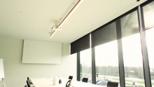 Automatisatie vergaderzaal met beamer, projector, scherm, zonwering